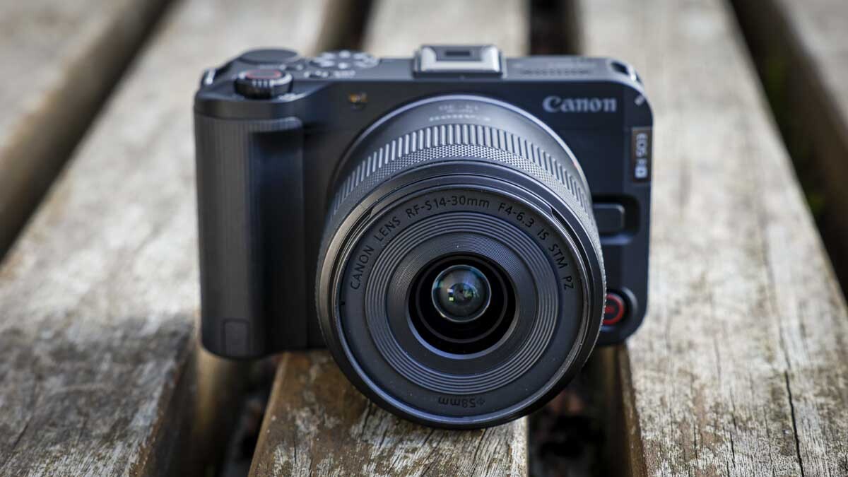 Canon EOS R50 V review front