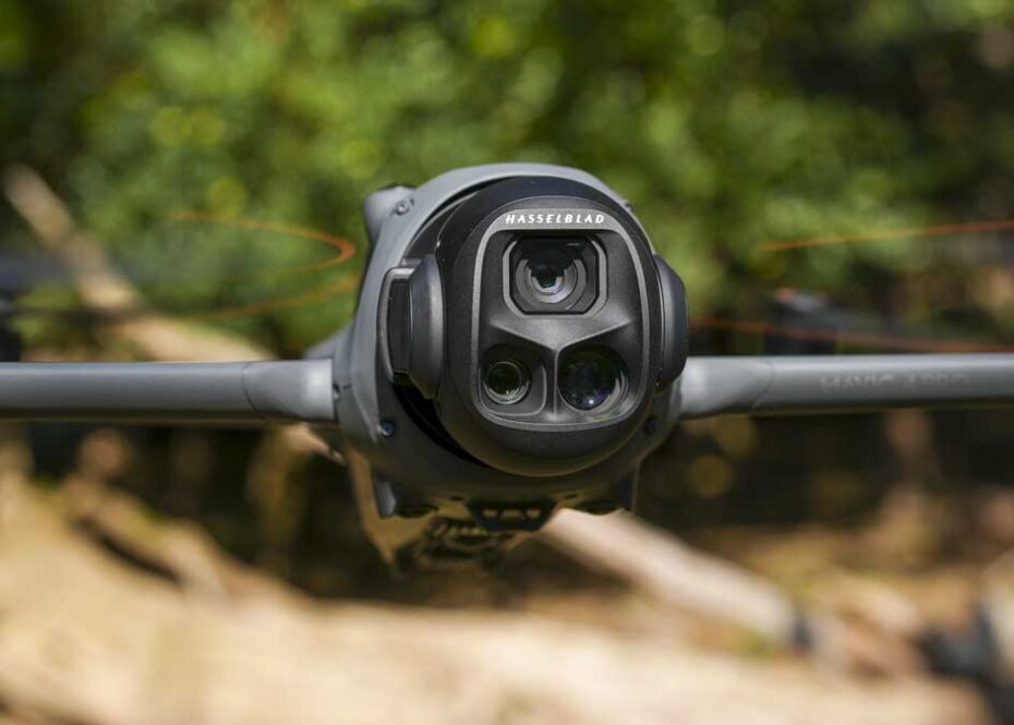 DJI Mavic 4 Pro triple camera array