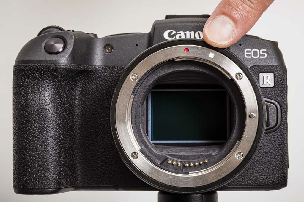 Using EF-S lenses on the RF mount
