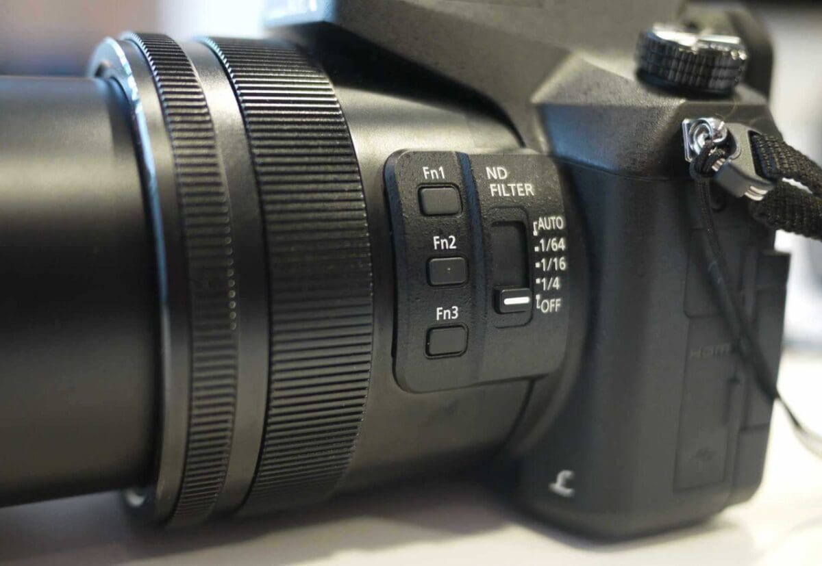 Hands-on Panasonic FZ2000 Review: Build quality