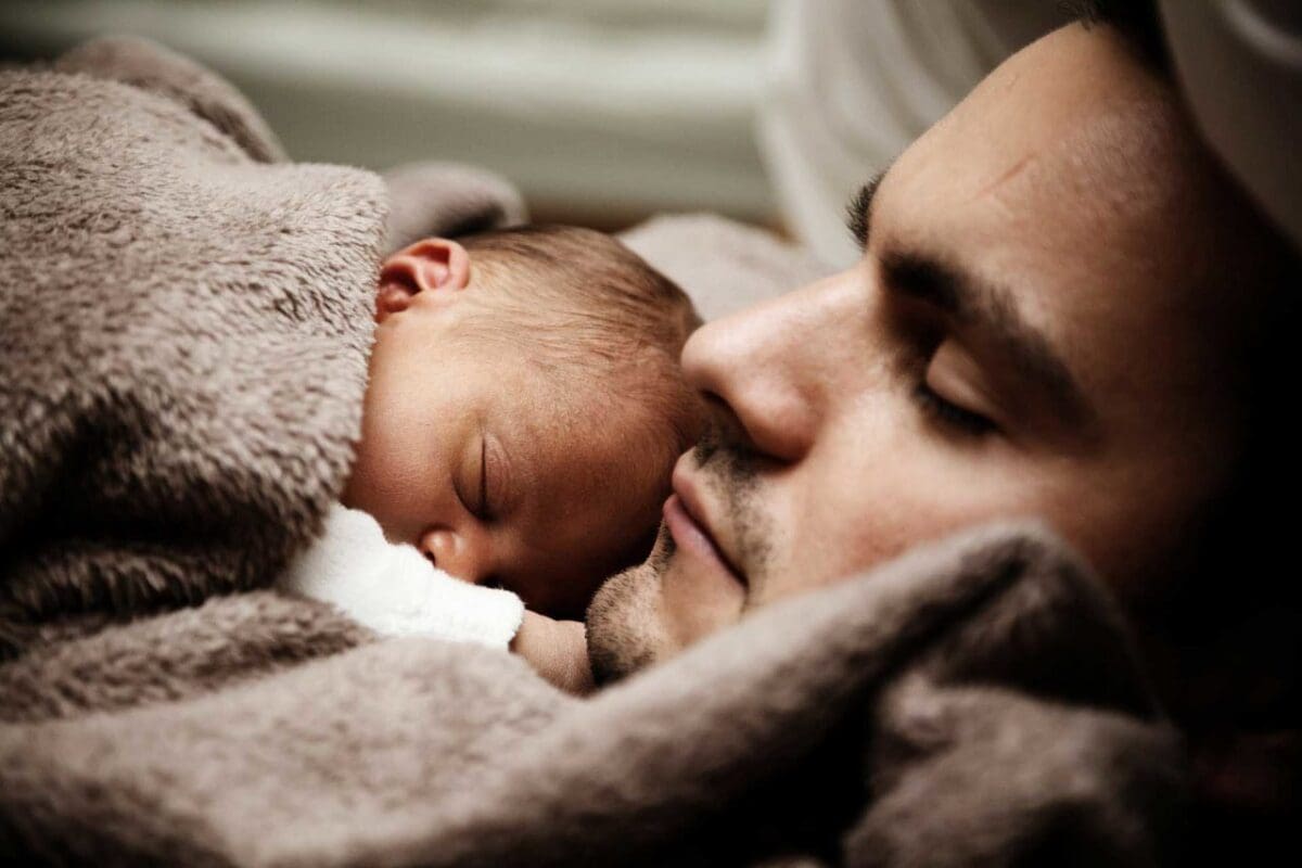 Newborn photography tips: 06 Use mum and dad