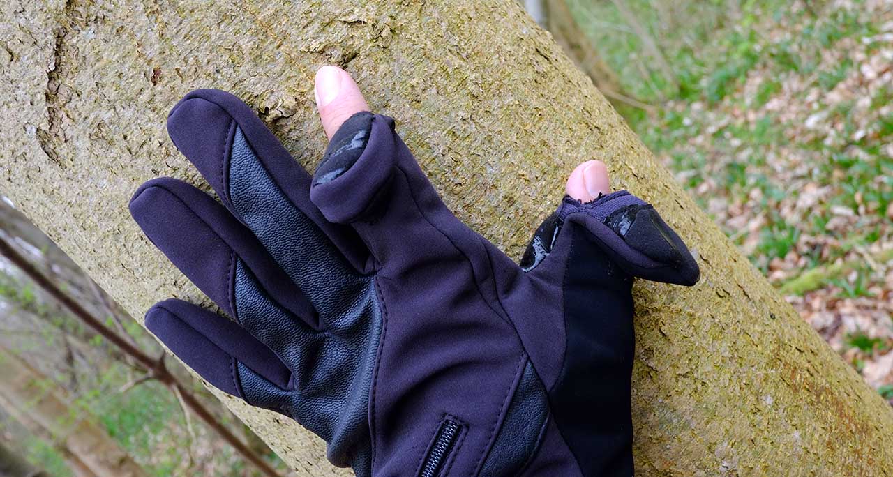Vallerret Markhof Pro Model photography gloves in use