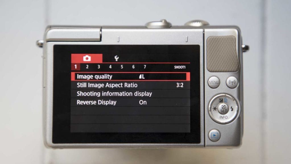 Canon EOS M100 review rear screen