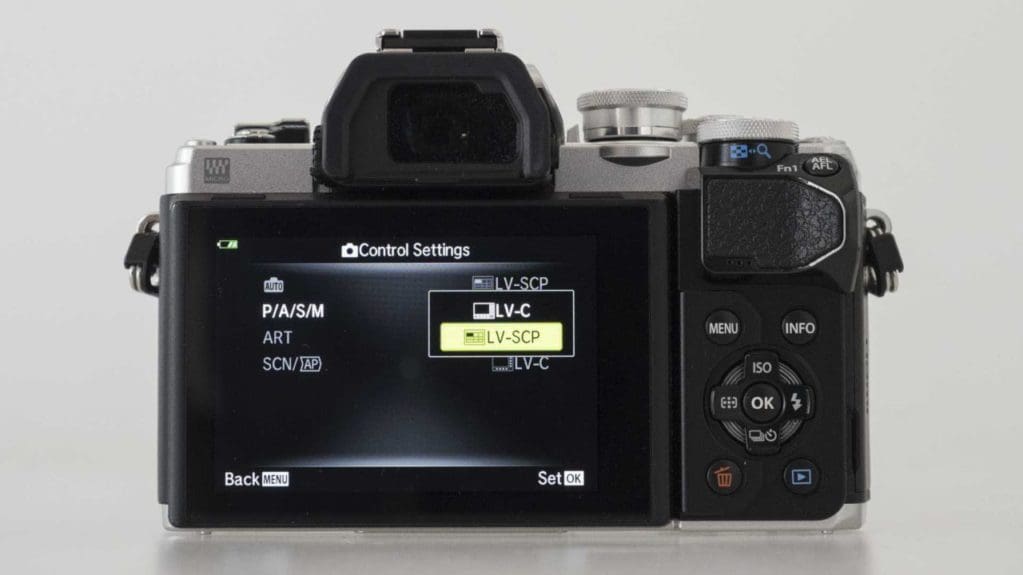 Olympus OM-D E-M10 Mark III Review - Selecting Super Control Panel or Live View