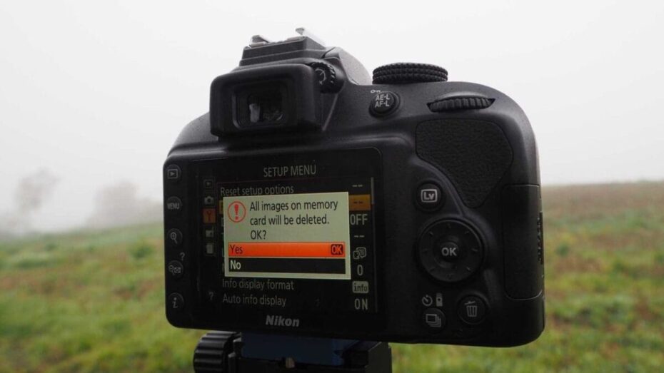 How to format a memory card in the Nikon D3400 Camera Jabber