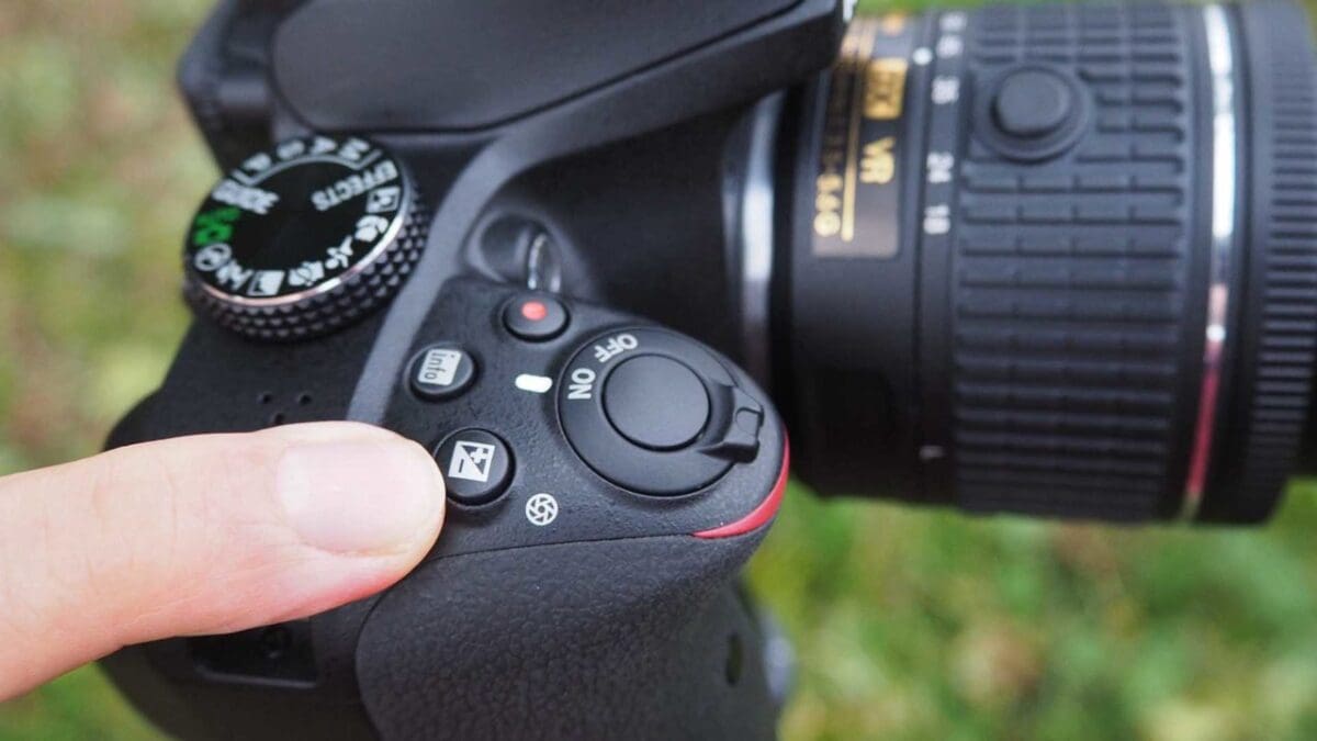 Setting exposure compensation on the Nikon D3400