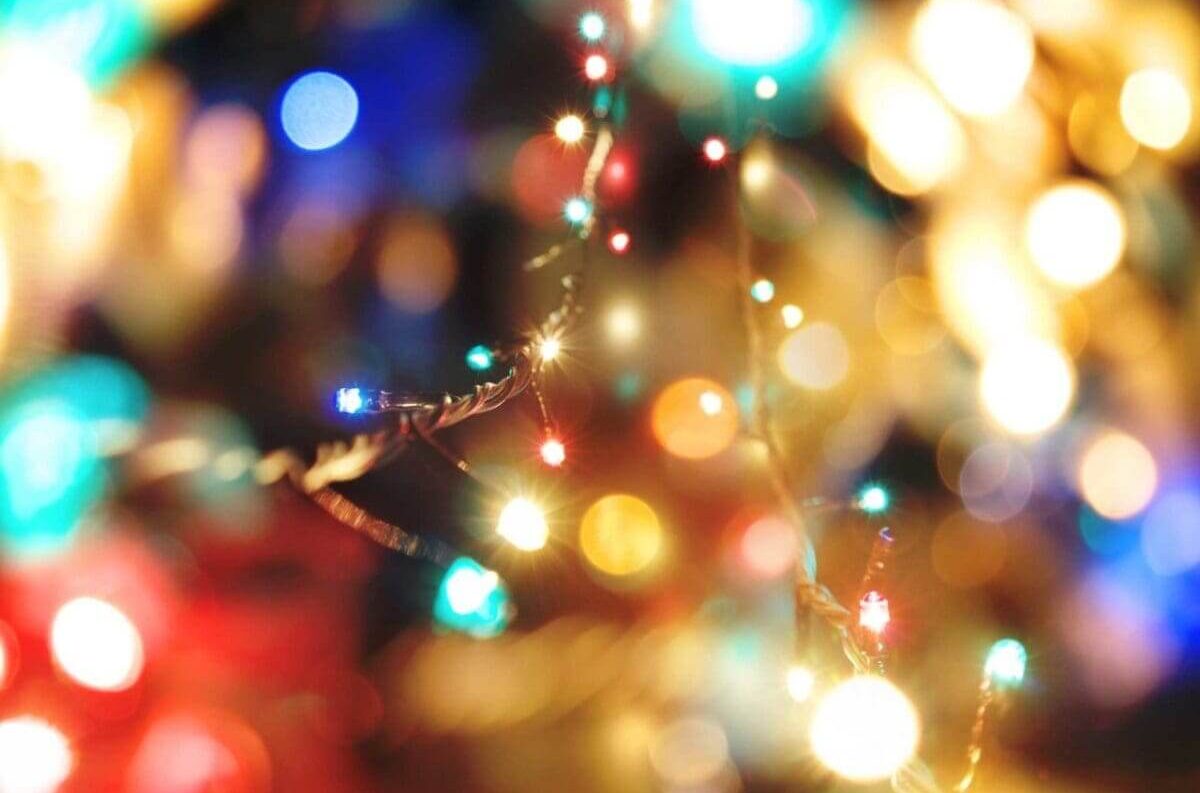 7 quick tips for photographing holiday lights at home