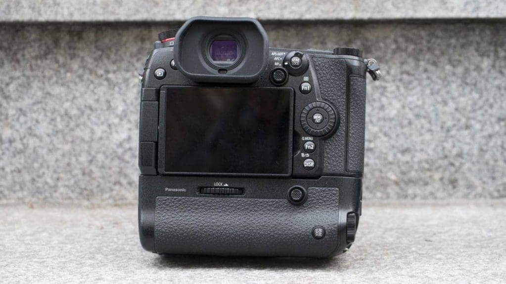 Panasonic G9 Review with battery grip