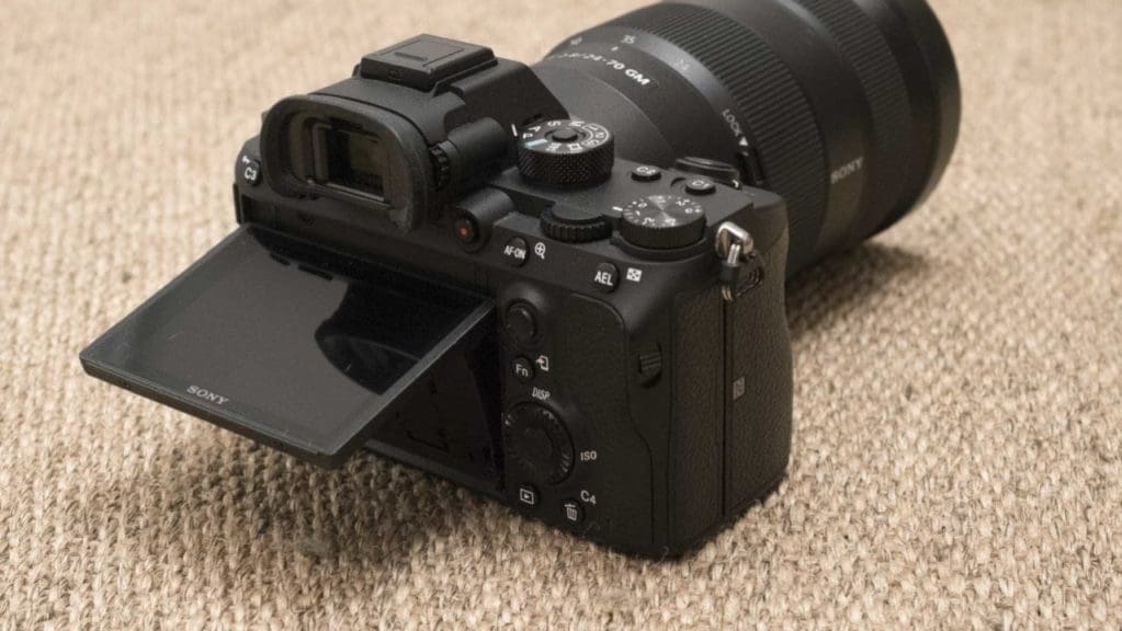 Sony A7R III Review: Screen flipped up