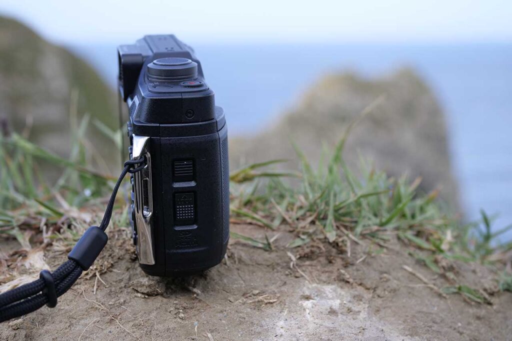 Panasonic FT7 Review: build quality