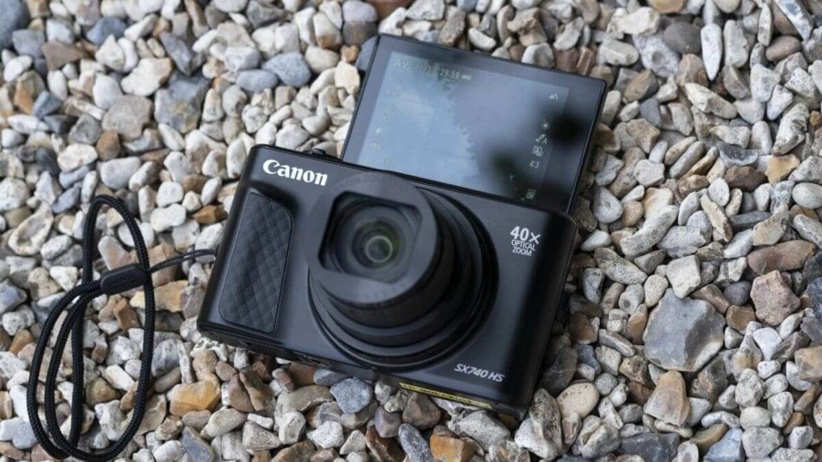 krans Charlotte Bronte Kaarsen Canon PowerShot SX740 HS Review - Camera Jabber