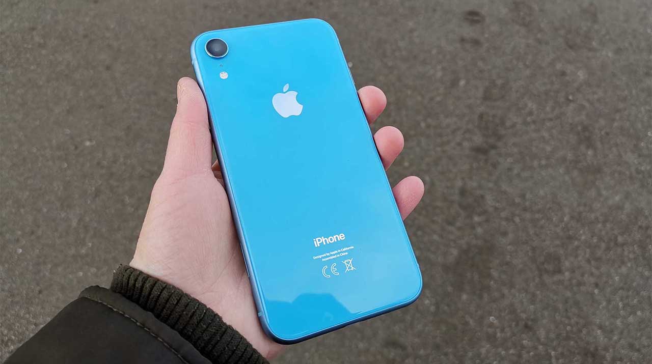 iPhone XR Review: Build and Handling