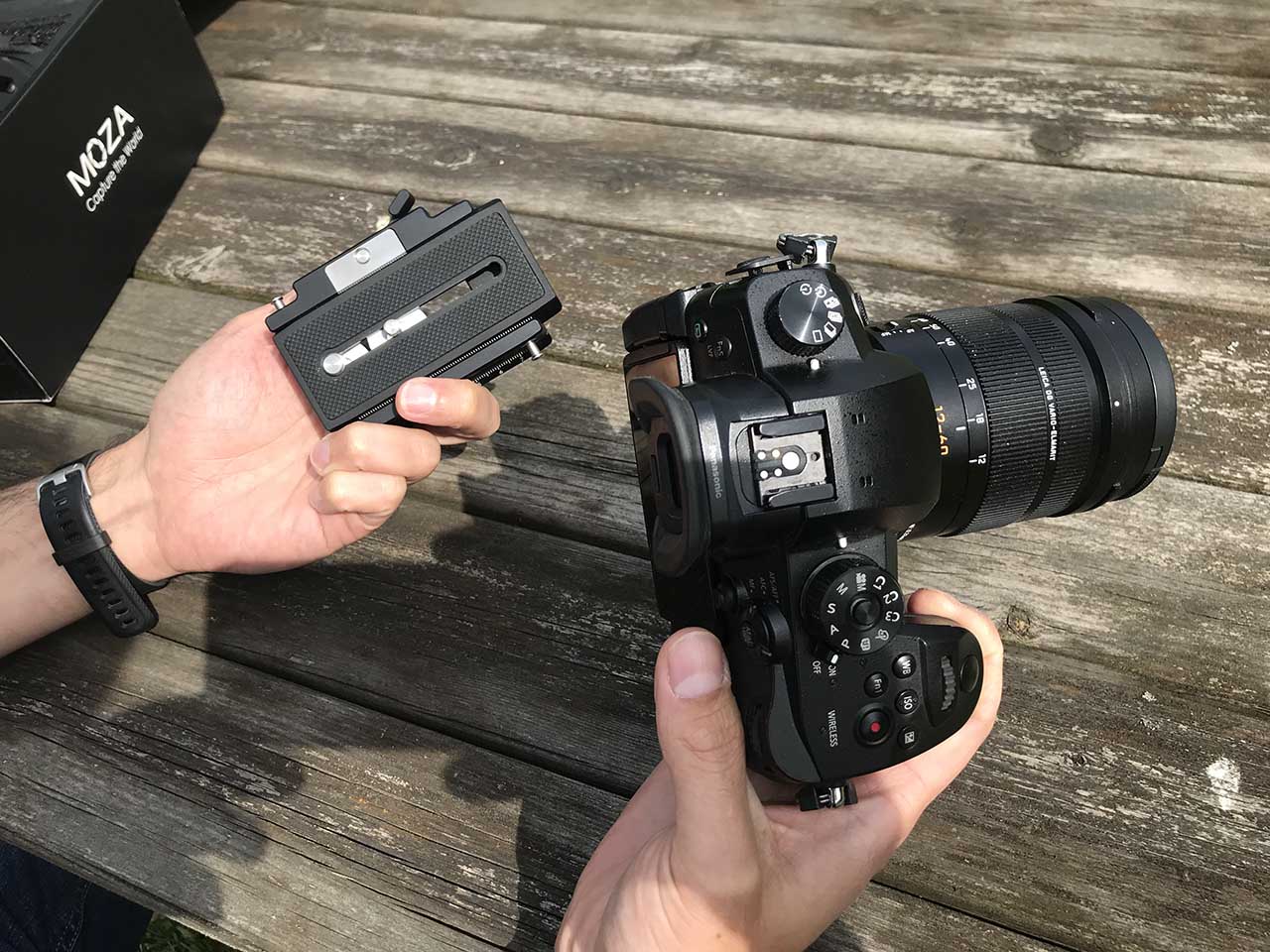 How to balance your camera on the Gudsen Moza Air 2: attach baseplate