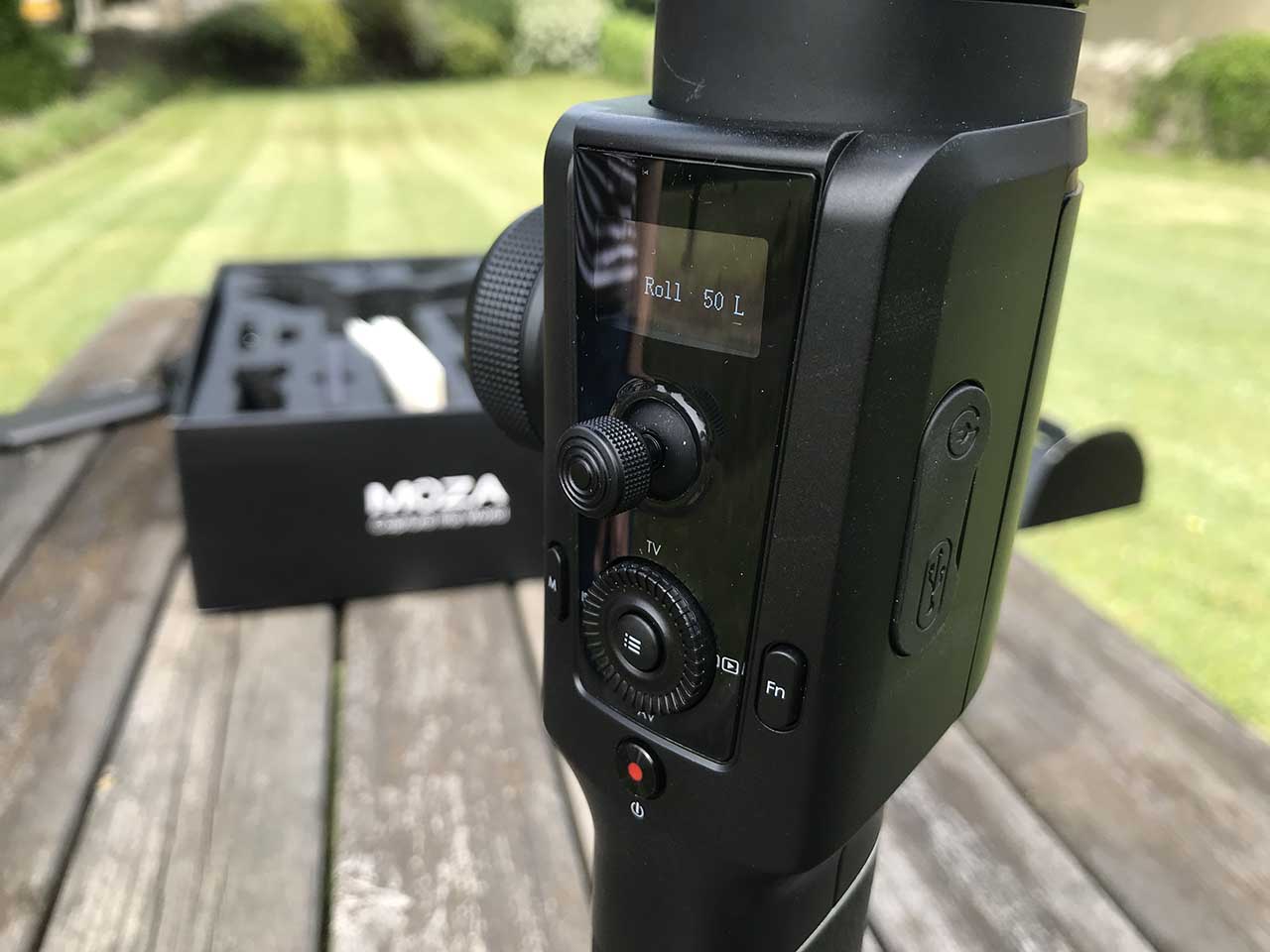 How to balance your camera on the Gudsen Moza Air 2: 06 turn on the gimbal