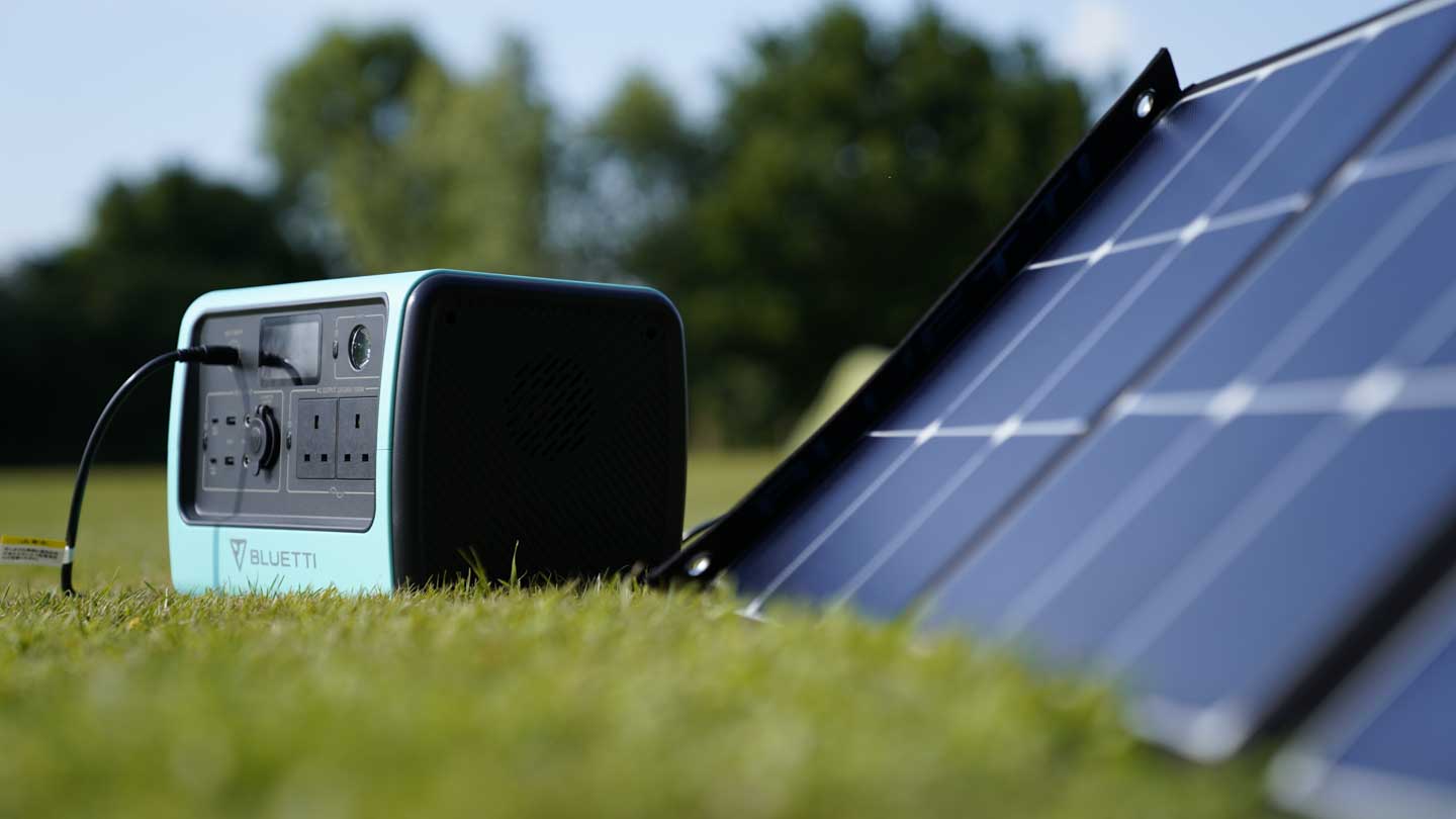 BLUETTI EB70 Portable Power Station Solar Generator Review - Camera Jabber