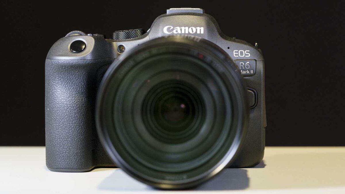 Canon EOS R6 II - front