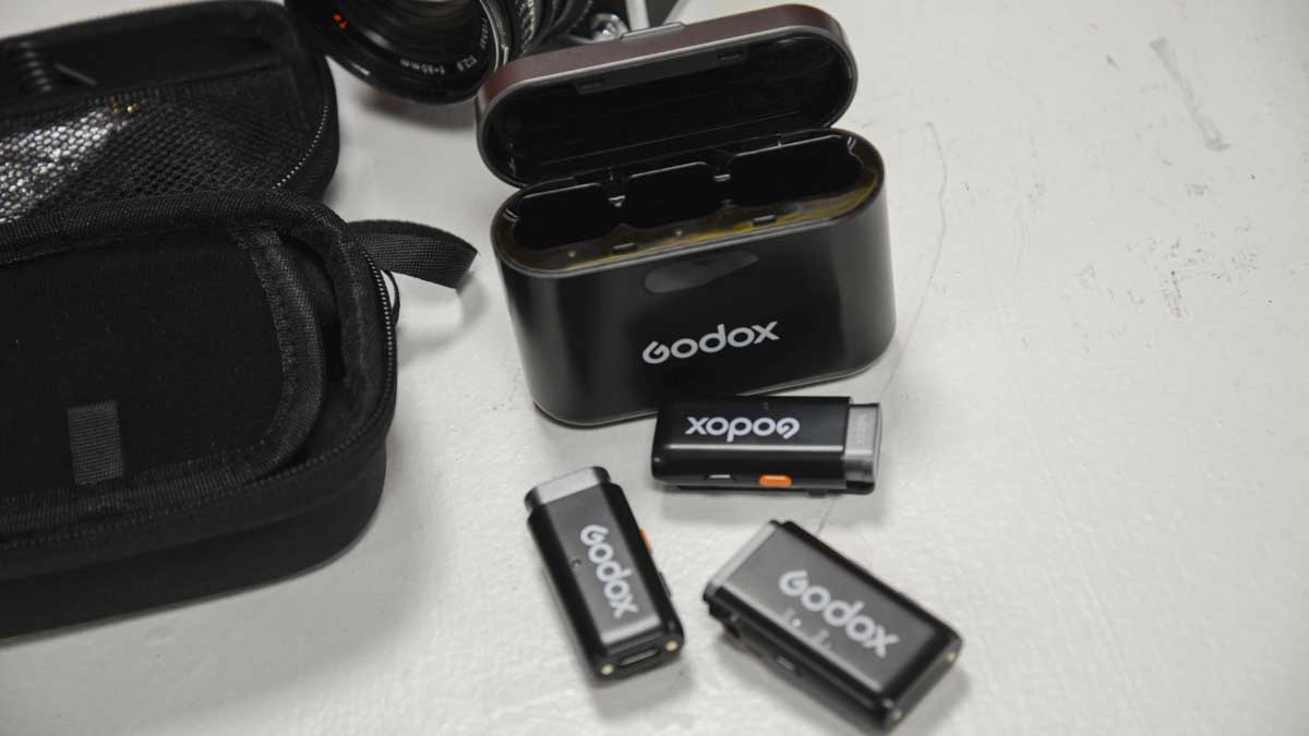 Godox WEC Kit2 with charging case