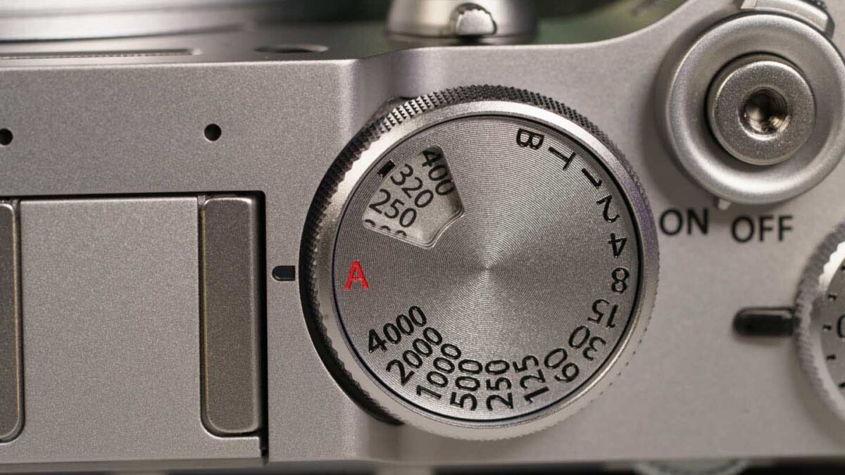 Fujifilm X100VI - shutter speed and ISO dials
