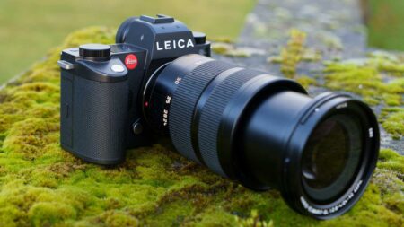 Leica SL3 - front and side