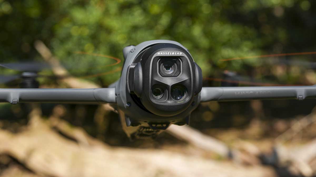 DJI Mavic 4 Pro triple camera array