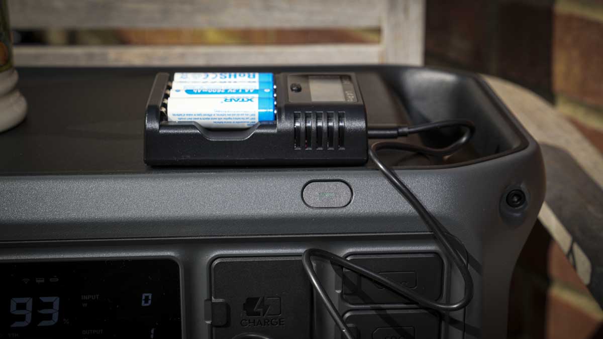 XTAR VC4 Multifunctional Charger