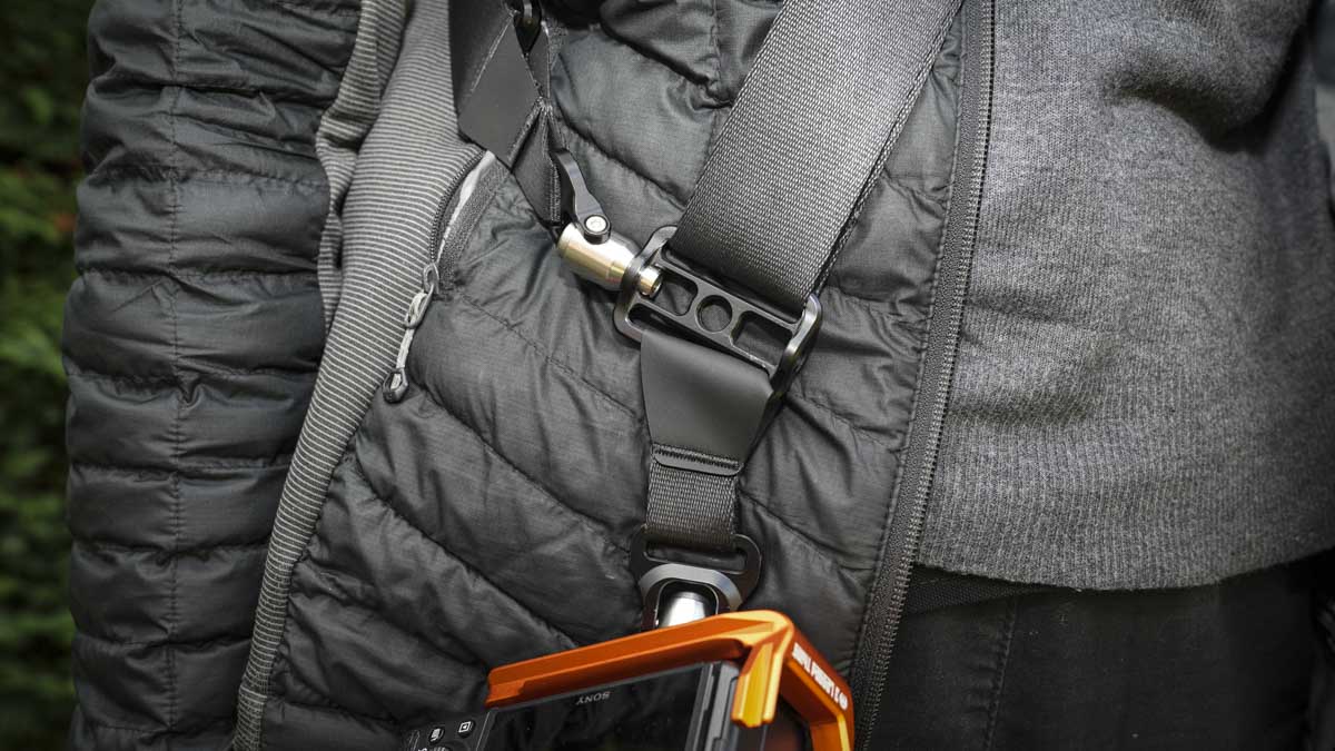 3 Legged Thing Axis 44 review - CNC buckle
