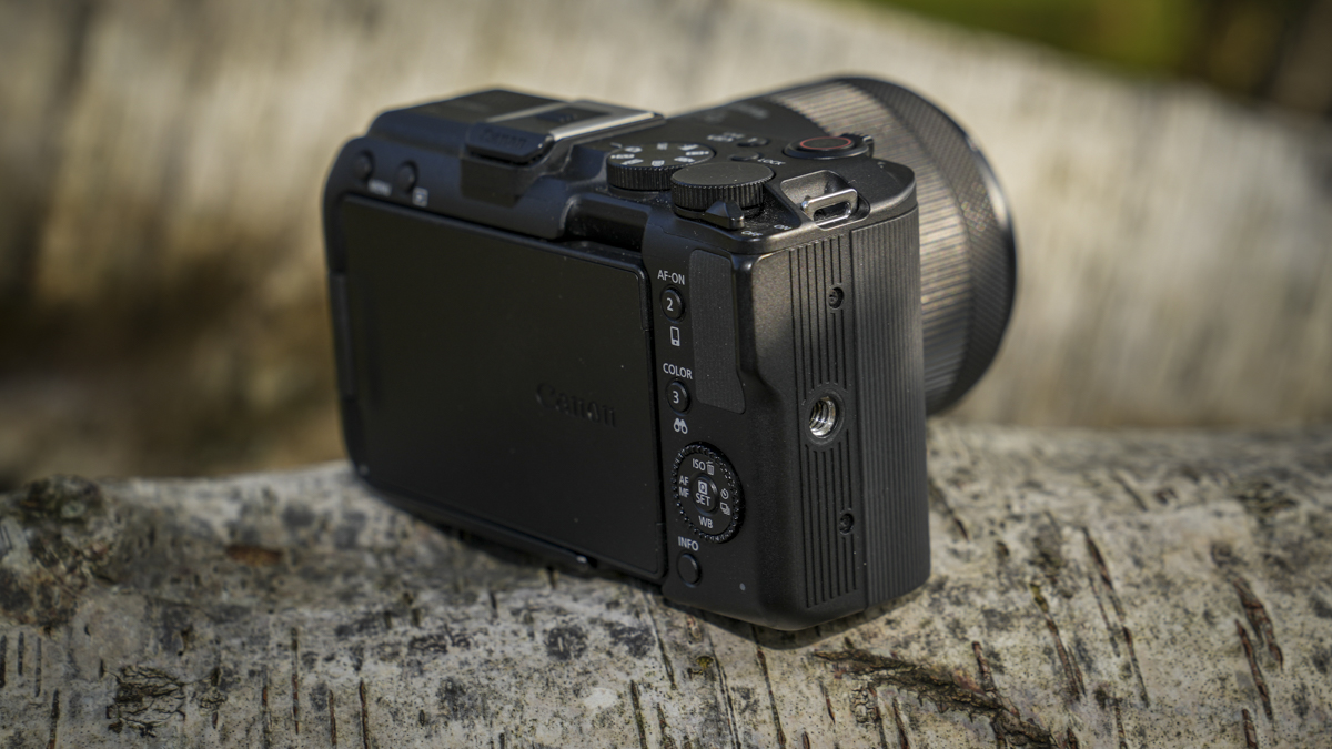 Canon EOS R50 V side 1/4-inch thread