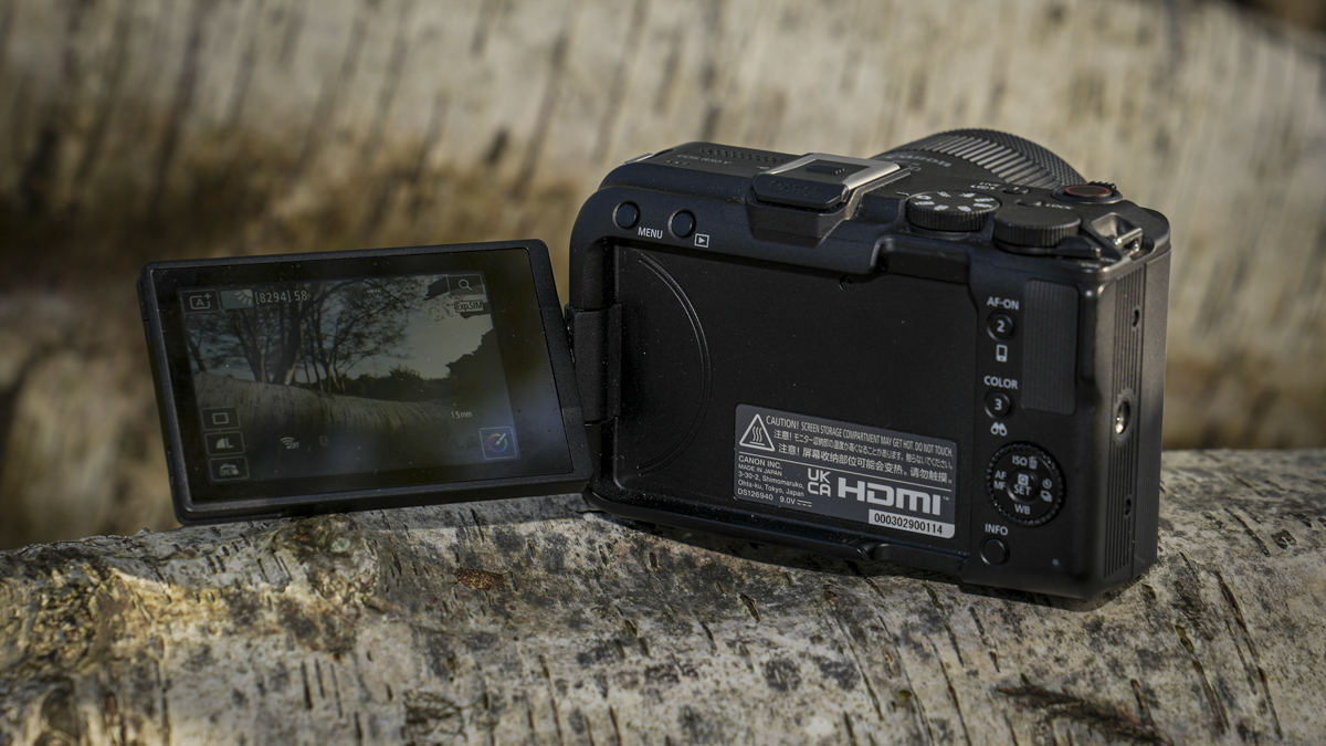 Canon EOS R50 V back screen