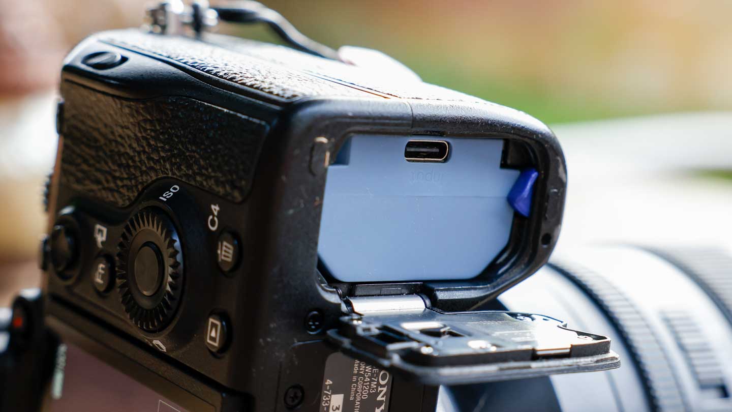 SmallRig FZ100 - in Sony A7 IV