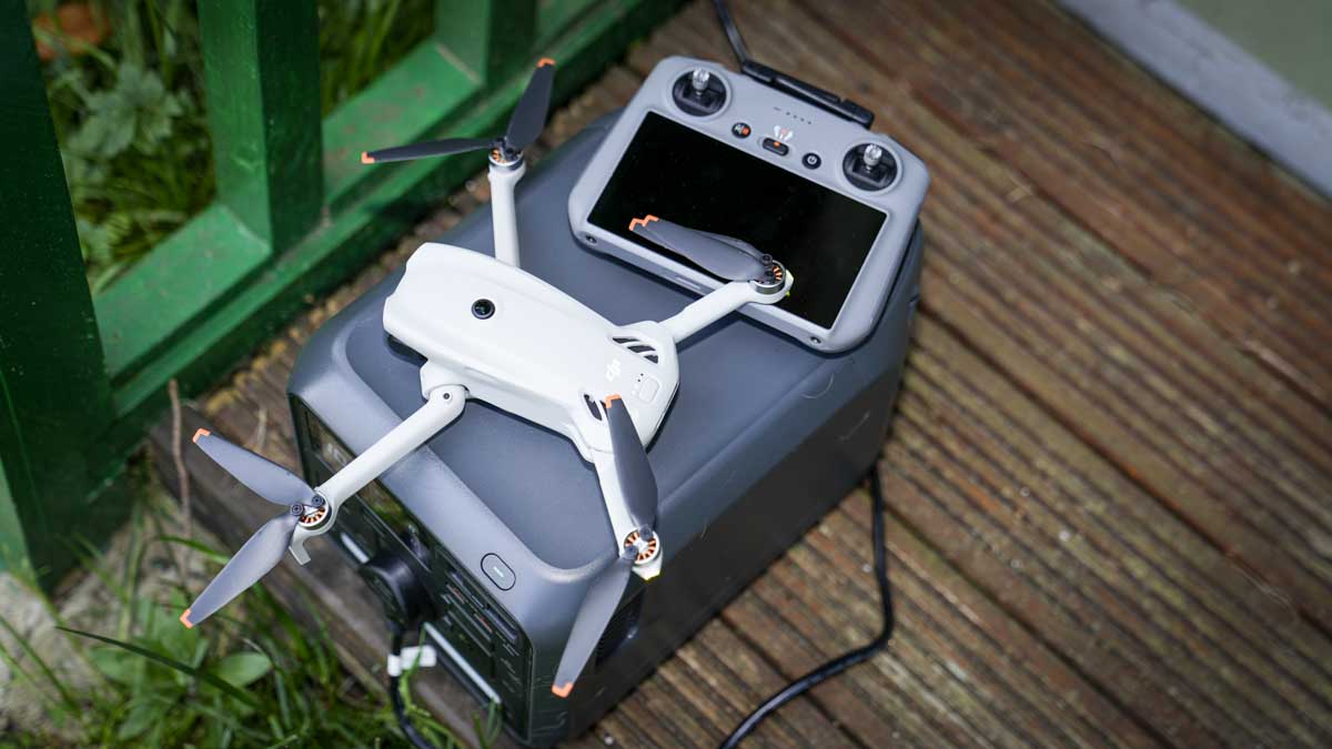 DJI Power 1000 Mini Review - Lito Drone charging