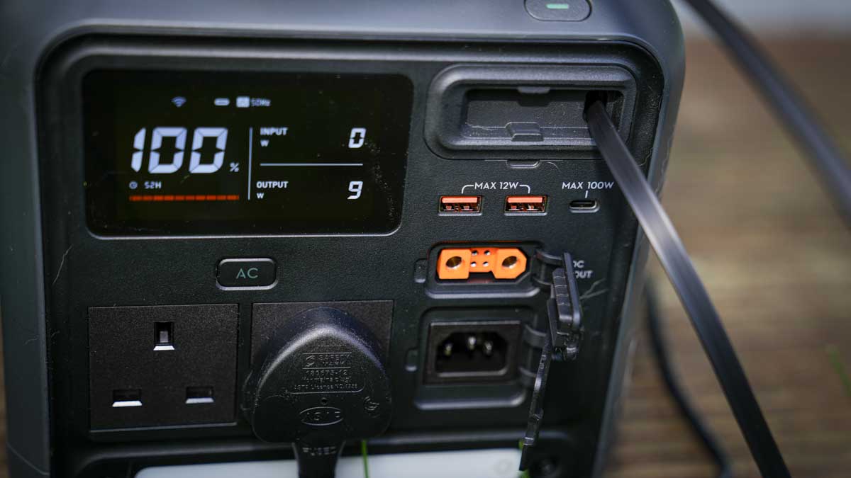 DJI Power 1000 Mini Review - Port