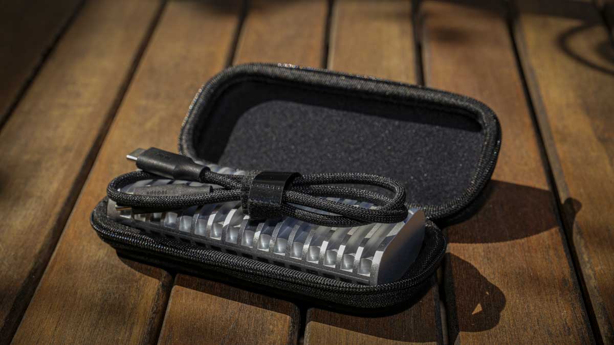 TerraMaster D1 SSD review - case can squeeze in cable