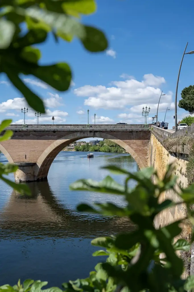 Gabarres and river reflections along the Dordogne